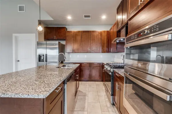 9723 Crow LN, Adkins, TX 78101