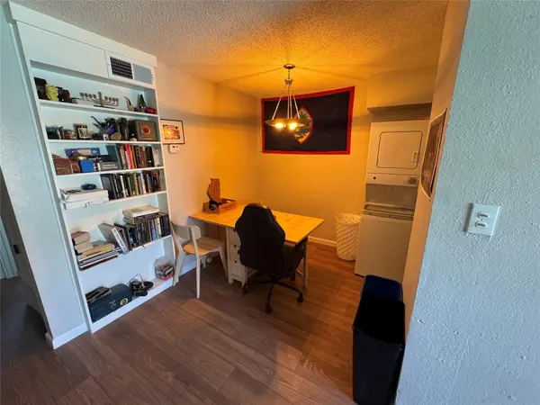 2401 Manor RD #118, Austin, TX 78722