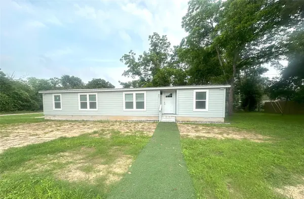803 Highland Ave, Rockdale, TX 76567