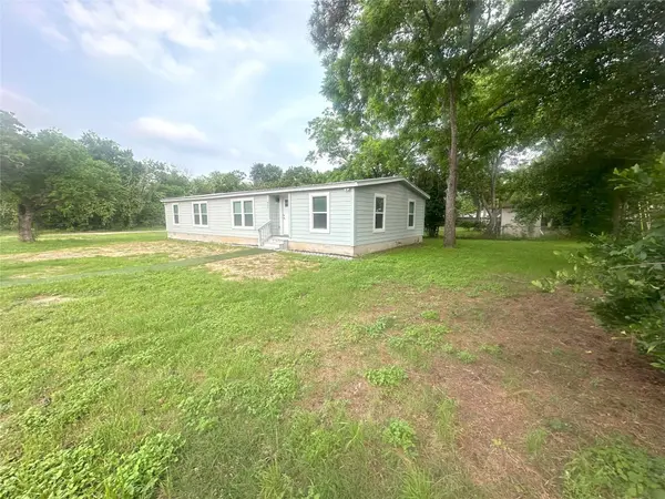 803 Highland Ave, Rockdale, TX 76567