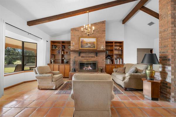 179 Stiewert LN, Paige, TX 78659