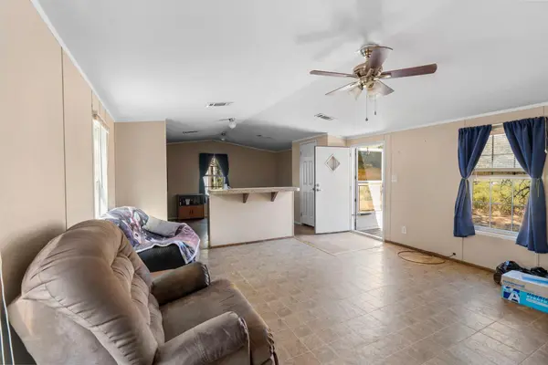 3115 Chuckwagon RD, Luling, TX 78648