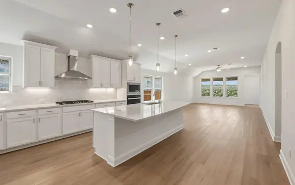 6900 Cliff Rose DR, Spicewood, TX 78669