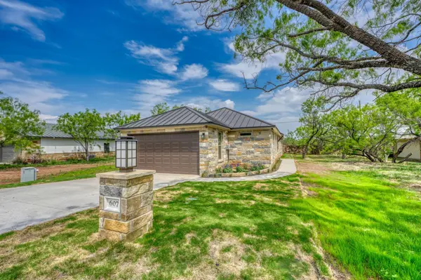 607 Sun Ray, Horseshoe Bay, TX 78658