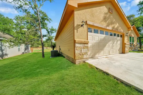 116 Waikakaaua DR, Bastrop, TX 78602