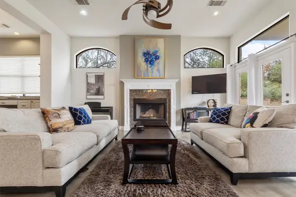 6 Monarch Oaks LN, The Hills, TX 78738