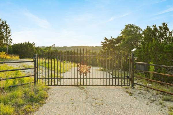 900 Lost Valley RD, Dripping Springs, TX 78620
