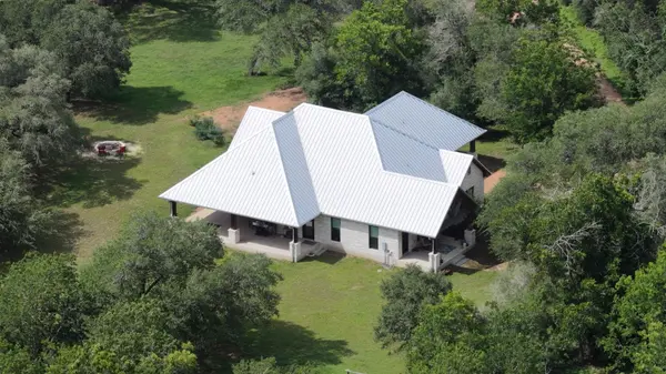 2656 River Bend RD, Smithville, TX 78957