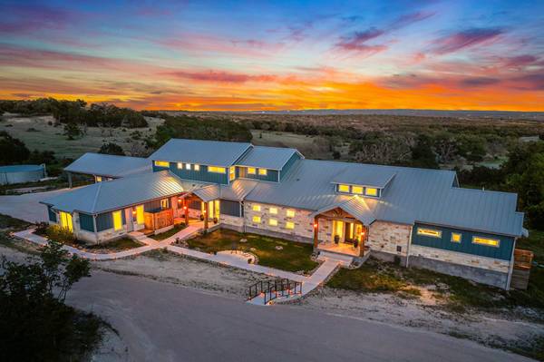 554 Seven Falls DR, Fredericksburg, TX 78624