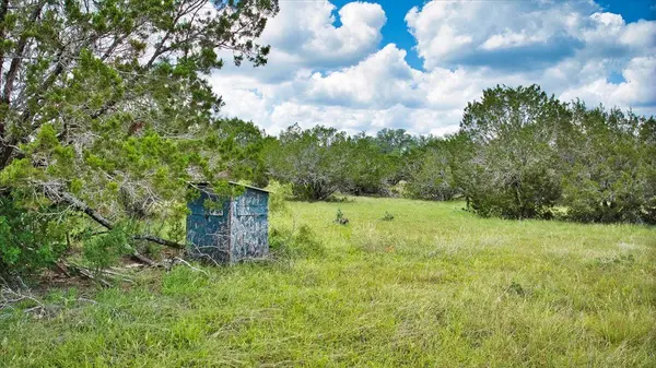 555 Summer Hill LN, Johnson City, TX 78636