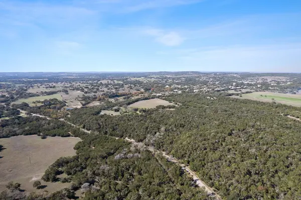 815 Holder LN, Dripping Springs, TX 78620