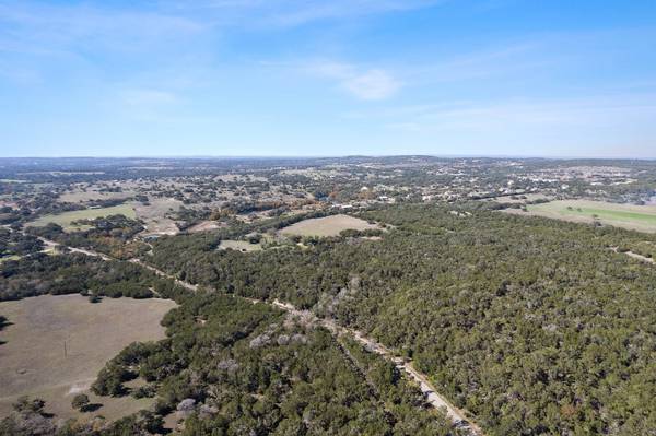 815 Holder LN, Dripping Springs, TX 78620