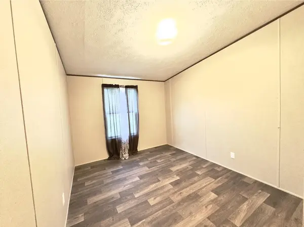 1869 Young LN, Lockhart, TX 78644