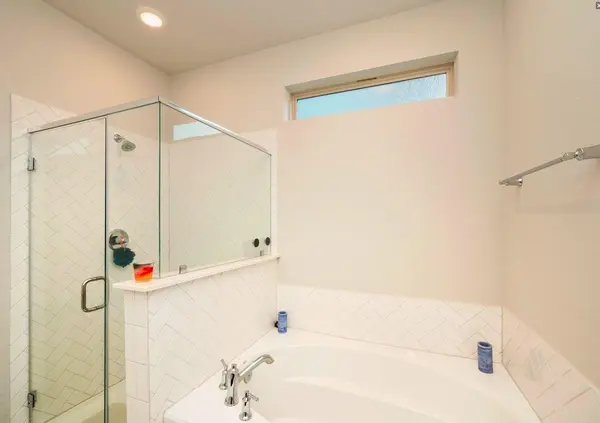 111 Lyrebird LN, Hutto, TX 78634