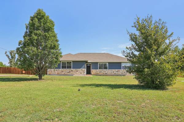 165 Cattlemens DR, Bastrop, TX 78602