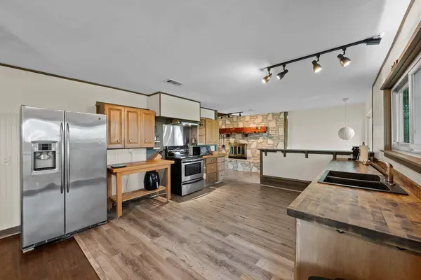 402 Bear Canyon DR, Manchaca, TX 78652