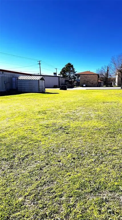1614 W Cameron Ave, Rockdale, TX 76567