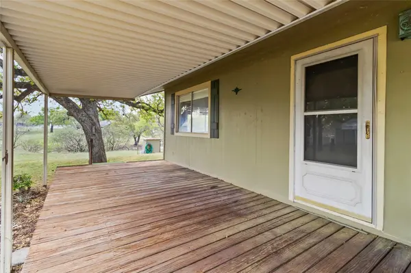1515 Bee LN, Tow, TX 78672
