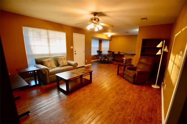 643 Yegua DR, Lexington, TX 78947