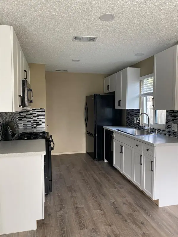 6101 Jays LN, Austin, TX 78749