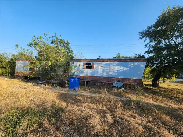 211 N Dolan ST, Taylor, TX 76574