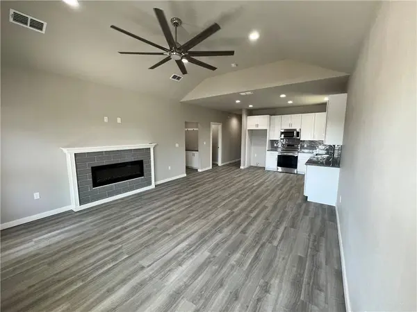600 Fir LN, Cottonwood Shores, TX 78657