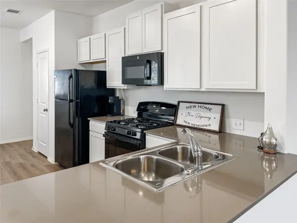 126 Allegro DR, Hutto, TX 78634