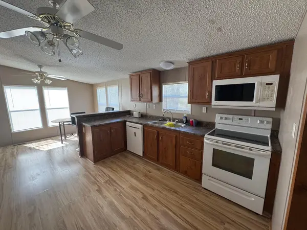 835 SW Hickory ST, Rockdale, TX 76567