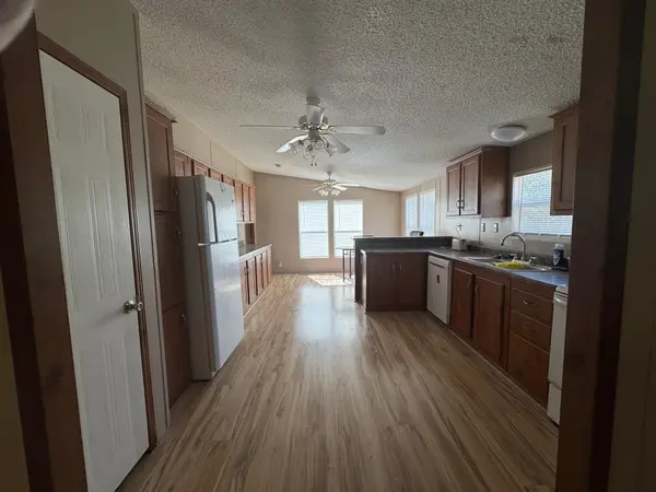 835 SW Hickory ST, Rockdale, TX 76567