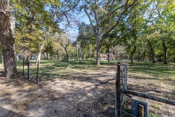 75 County Road 129, Taylor, TX 76574