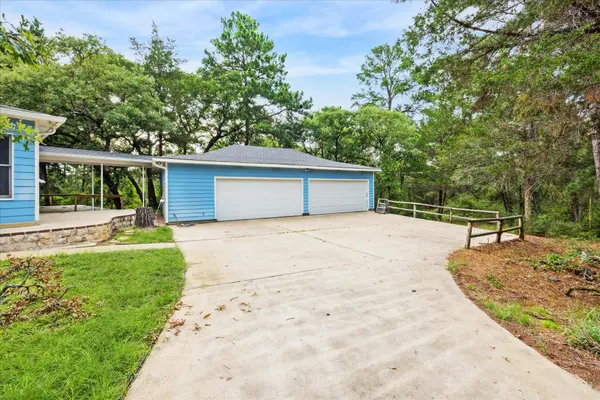 222 Pony Express DR, Smithville, TX 78957