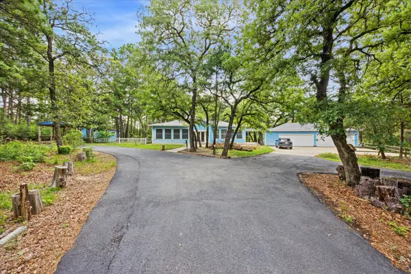 222 Pony Express DR, Smithville, TX 78957