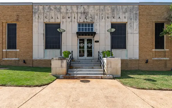 102 W Fox ST, Caldwell, TX 77836