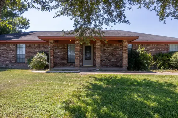 3225 Terrier Hill LN, Brenham, TX 77833