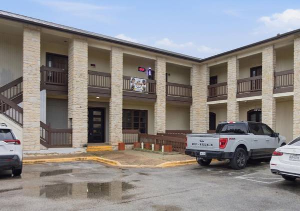 611 Carpenter Ave #101 & 102, Austin, TX 78753