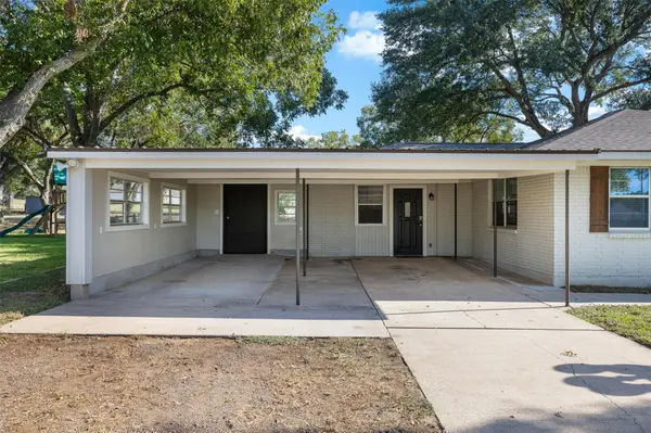 1906 Gun And Rod RD, Brenham, TX 77833