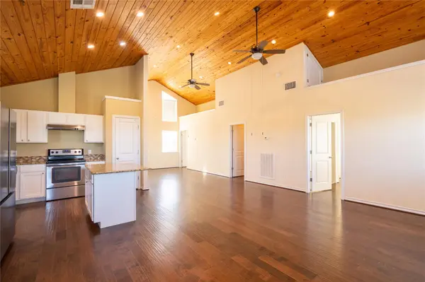 1050 County Road 129 #B, Taylor, TX 76574
