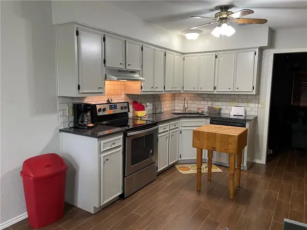 702 Blackwell Ave #A, Manchaca, TX 78652