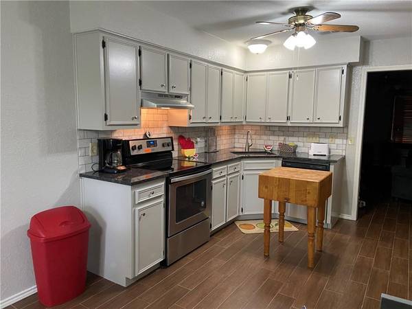 702 Blackwell Ave #A, Manchaca, TX 78652