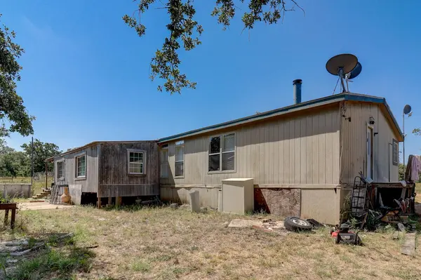 2125 Polly Ln, La Vernia, TX 78121