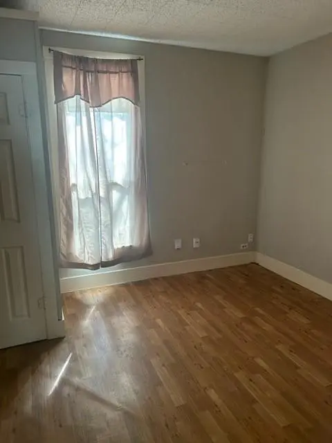 1008 Washburn ST, Taylor, TX 76574