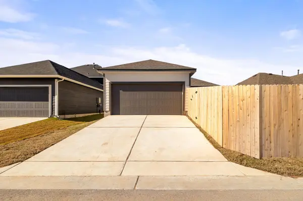 105 Bethany Creek DR, Hutto, TX 78634