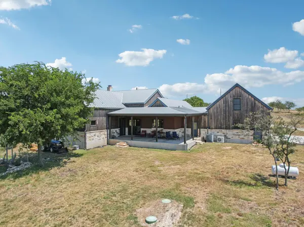 135 Scenic Vista DR, Fredericksburg, TX 78624