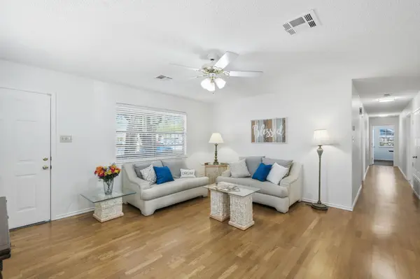 403 W Anderson Ave, Round Rock, TX 78664