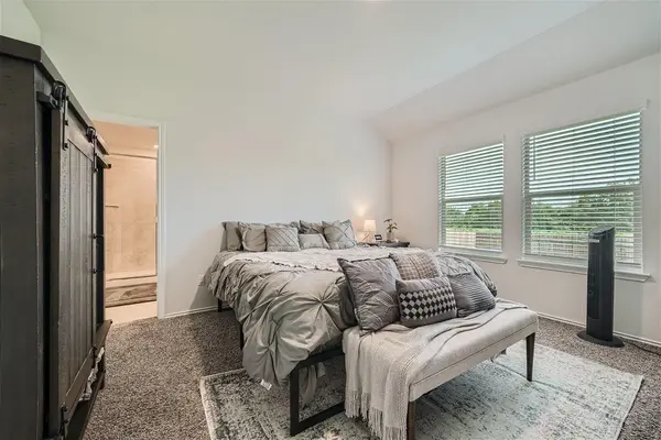717 Taggart TRL, Jarrell, TX 76537