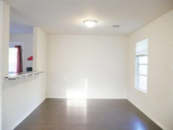1013 Price ST, Taylor, TX 76574