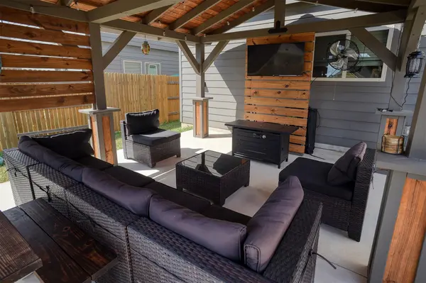 205 Driftwood LN, Bastrop, TX 78602