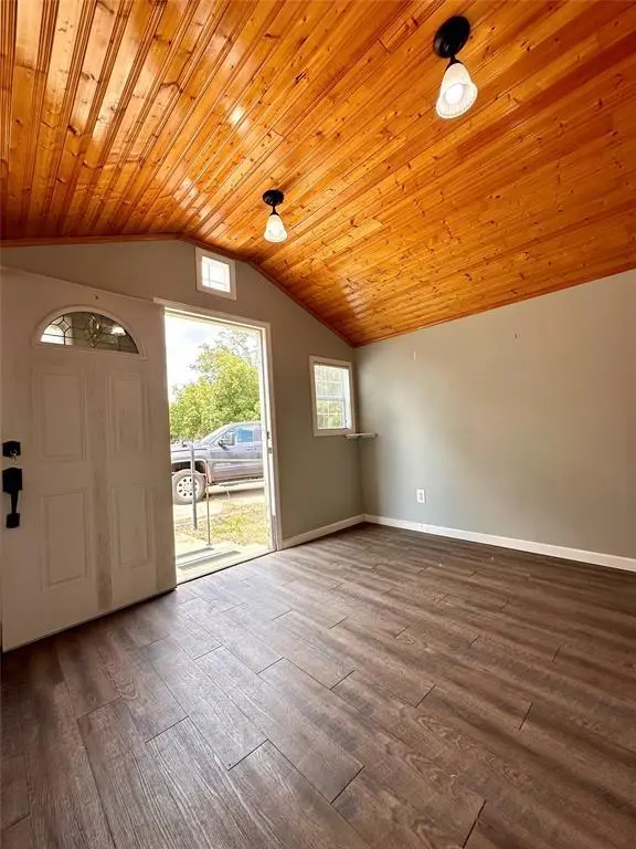 6985 County Road 200 RD, Liberty Hill, TX 78642