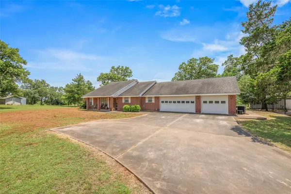 1110 County Road 439, Dime Box, TX 77853