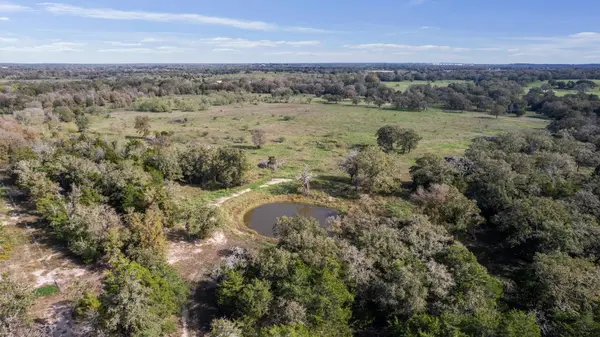 221 Old Waelder RD, Flatonia, TX 78941